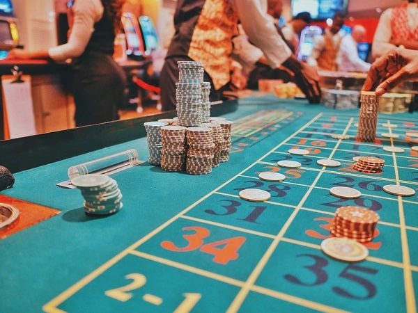 Comment s’habiller pour aller au casino ? Le dress code à connaitre